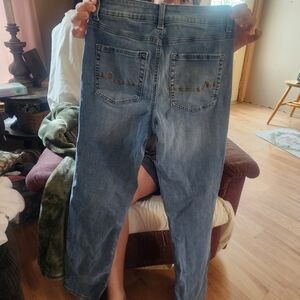 Maurices Light Blue Ankle Jeans /Short Size 6